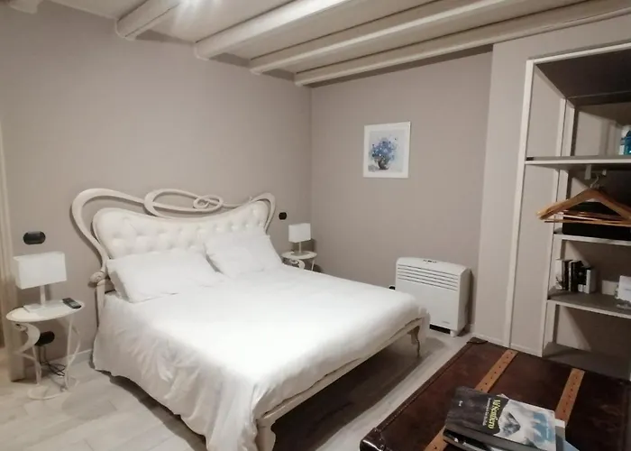 לינה וארוחת בוקר Casale Raffaello 4*