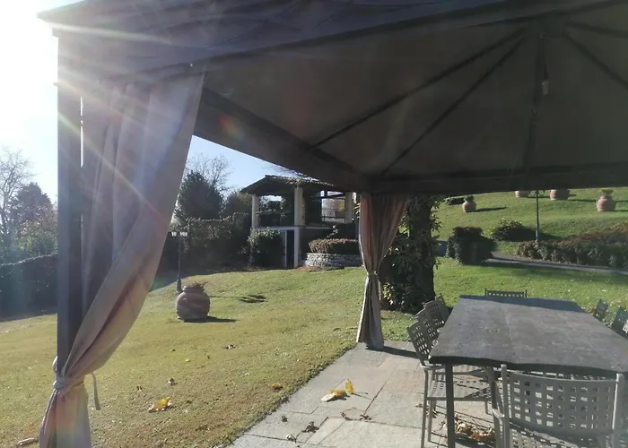 לינה וארוחת בוקר Casale Raffaello 4*